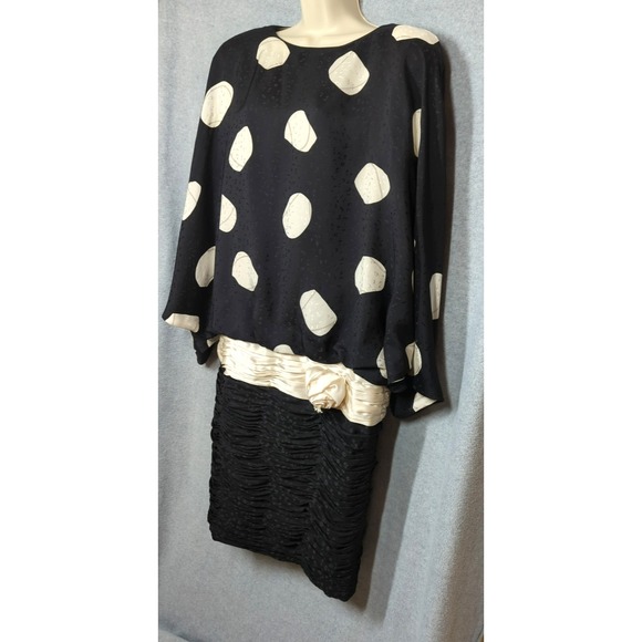 Vintage Saint ROMEI 100% Silk Dress 16 Black White Wing Sleeves Hong Kong Artsy - Picture 3 of 16